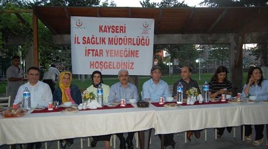 Kayseri İl Sağlık M&uuml;d&uuml;rl&uuml;ğ&uuml; &Ccedil;alışanları Ve Aileleri İftarda Bir Araya Geldi
