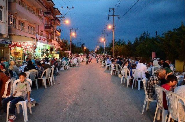 Düzce’de Ramazanın İlk Mahalle İftarı Dereli Ve Cumhuriyet Mahallerinde Yapıldı