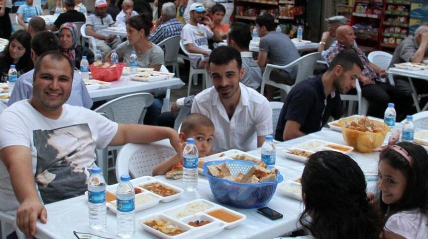 Mahalle Iftarları, Komşuluk Ilişkilerini G&uuml;&ccedil;lendiriyor