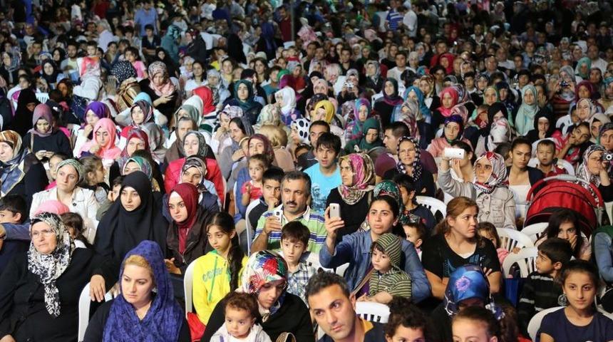 Sular Vadisi'nde 4 Dilde Ilahi Ş&ouml;leni