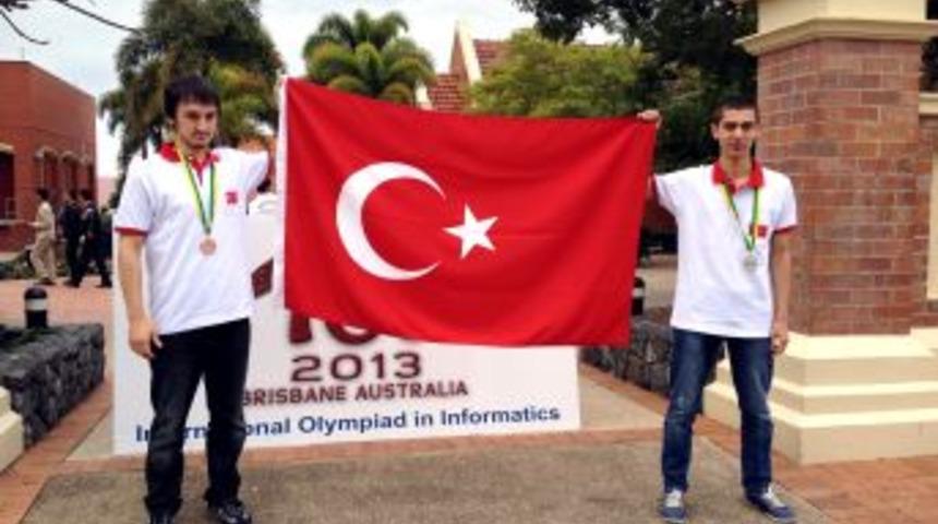 &lsquo;Fatih&lsquo;li &Ouml;ğrenciler Avustralya&rsquo;dan Madalya Ile D&ouml;nd&uuml;