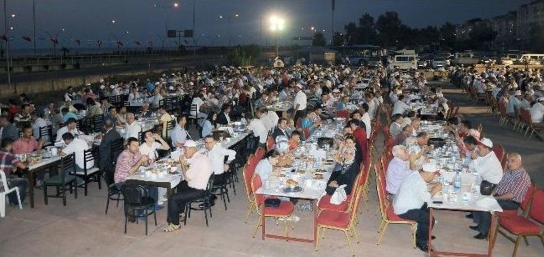 Trabzon Belediyesi Personeli İftar Yemeğinde Bir Araya Geldi