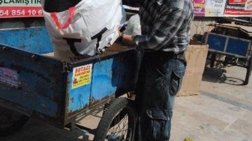 42 Derece Sıcakta Oru&ccedil; Tutan El Arabacısının B&uuml;y&uuml;k Gururu