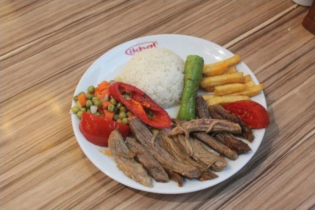 İftar Sofraları Ziyafete D&ouml;n&uuml;ş&uuml;yor