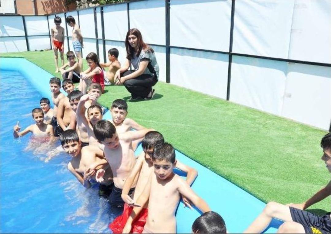 Bağlar&rsquo;daki Y&uuml;zme Havuzlarına Yoğun İlgi