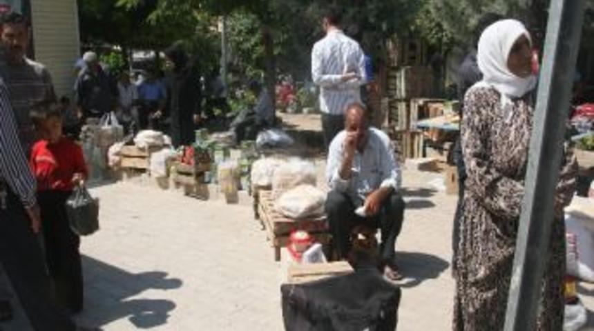 Suriyeliler, Pazarda Tezgah A&ccedil;tı