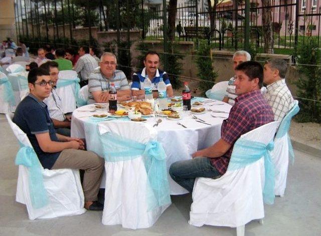 Gediz Ticaret Ve Sanayi Odası &Uuml;yelerine İftar 1