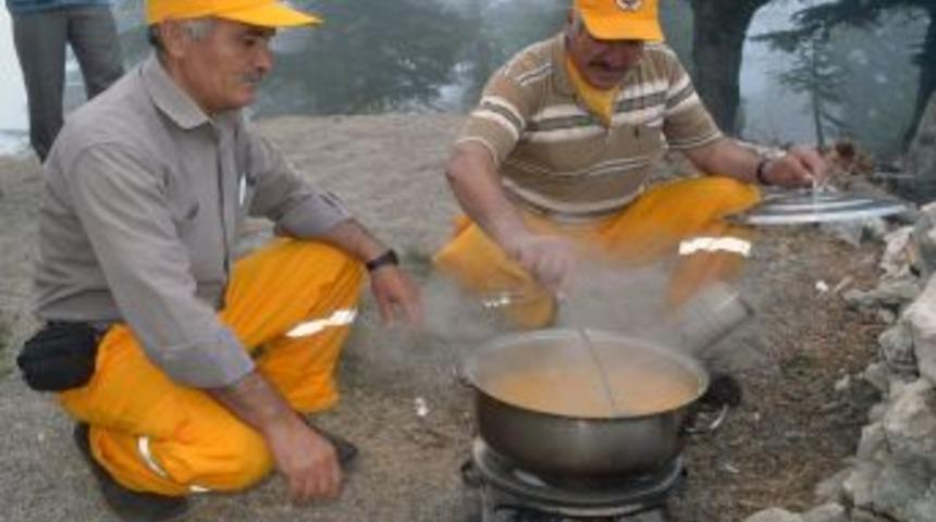 'Y&uuml;ksekte Olur Ormancının Iftarı'