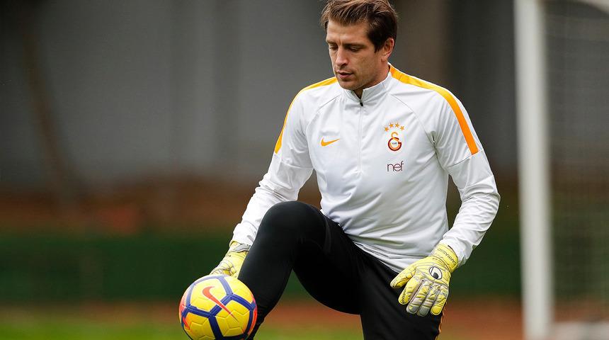 Galatasaray'ın Cedric Carrasso'nun s&ouml;zleşmesini uzatmak istediği iddia edildi