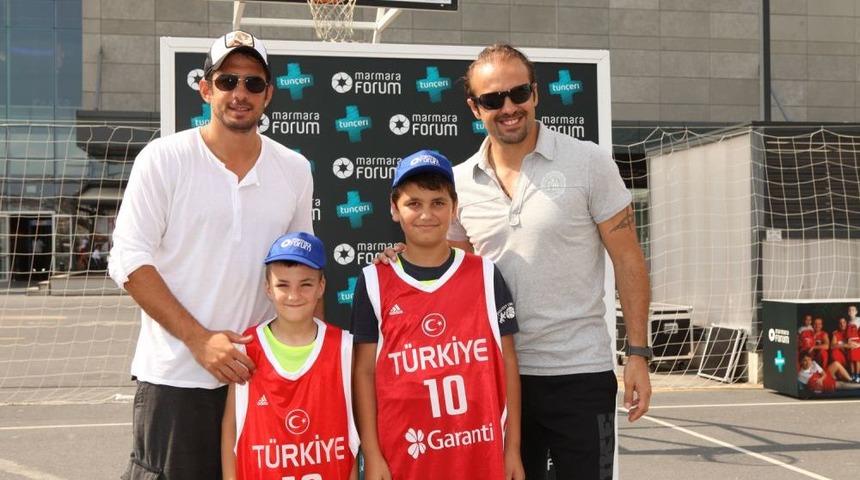 Tun&ccedil;eri Kardeşler, Yaz Spor Okulu &Ouml;ğrencileriyle Buluştu