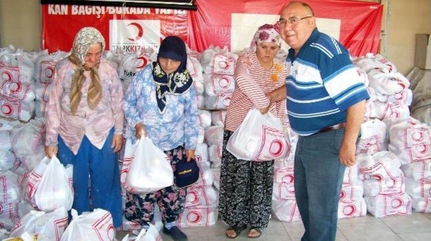 Salihli Kızılay&rsquo;dan Bin Kişiye Gıda Yardımı