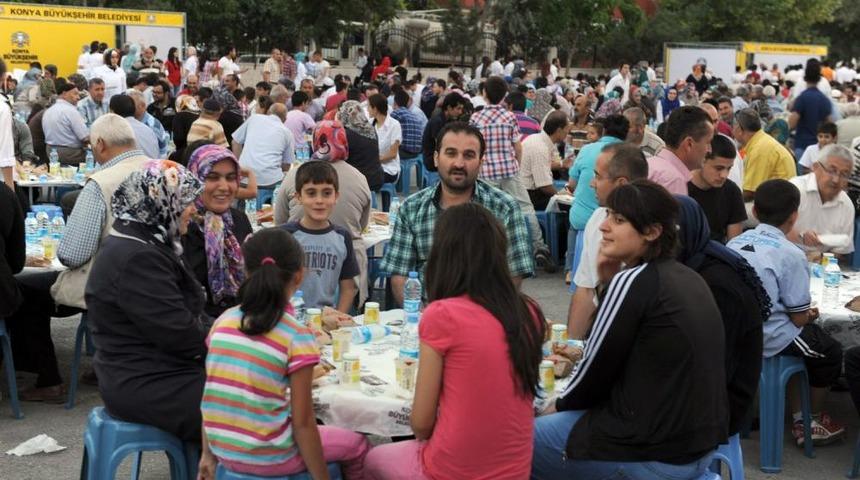 Mahalle Sakinleri Belediyenin Iftarında Buluşuyor