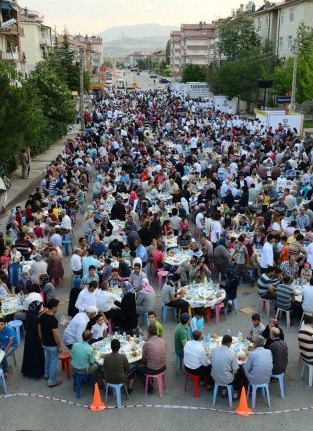 Mahalle Sakinleri Belediyenin Iftarında Buluşuyor 1