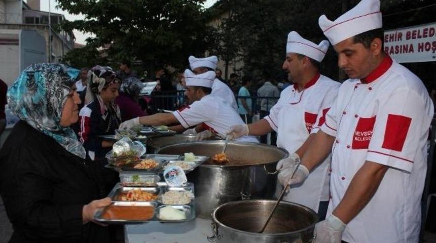 G&uuml;l Bah&ccedil;e De İftar Geleneği S&uuml;r&uuml;yor