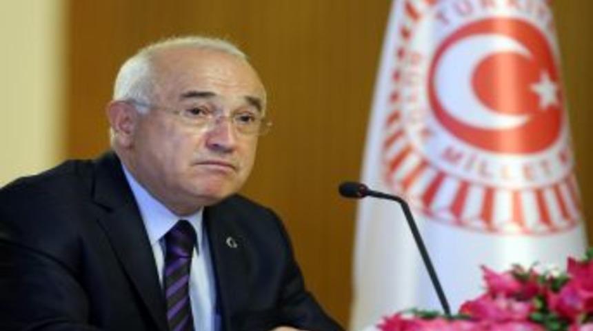 Cemil &Ccedil;i&ccedil;ek: Siyasi Partilerin Bileceği Iş