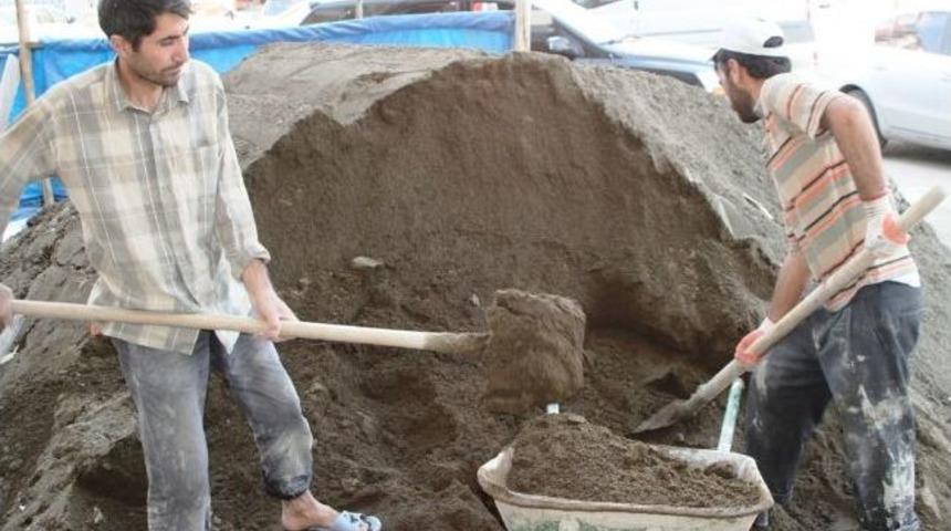 Ramazan Ayı Nedeniyle Yarım G&uuml;n &Ccedil;alışıyorlar