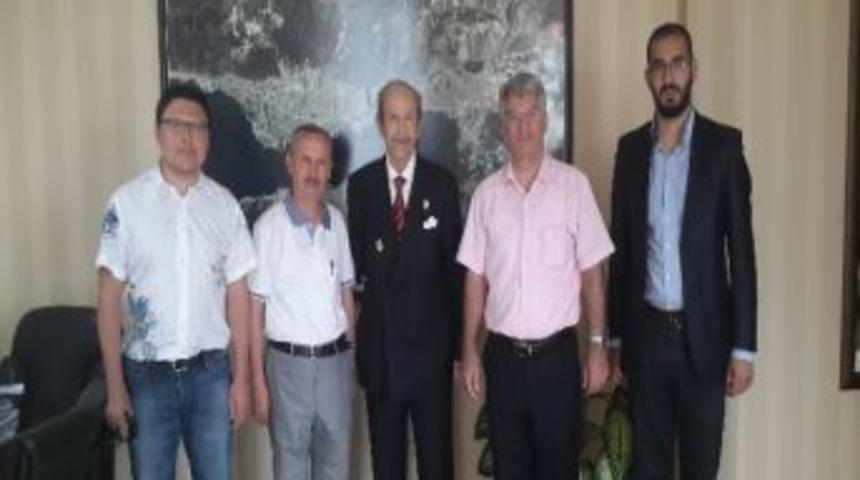 &Uuml;nl&uuml; Mimar Prof. Hepg&uuml;ler'den Başkan Vekili &Ouml;zak'a Ziyaret