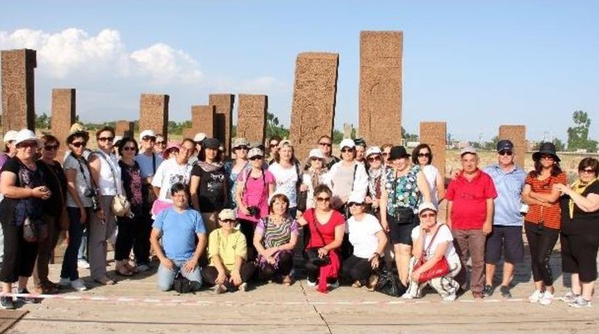 Sel&ccedil;uklu Mezarlığı'na Ziyaret&ccedil;i Akını