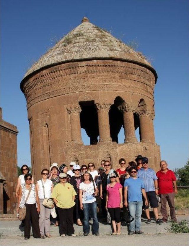 Selçuklu Mezarlığı na Ziyaretçi Akını 1