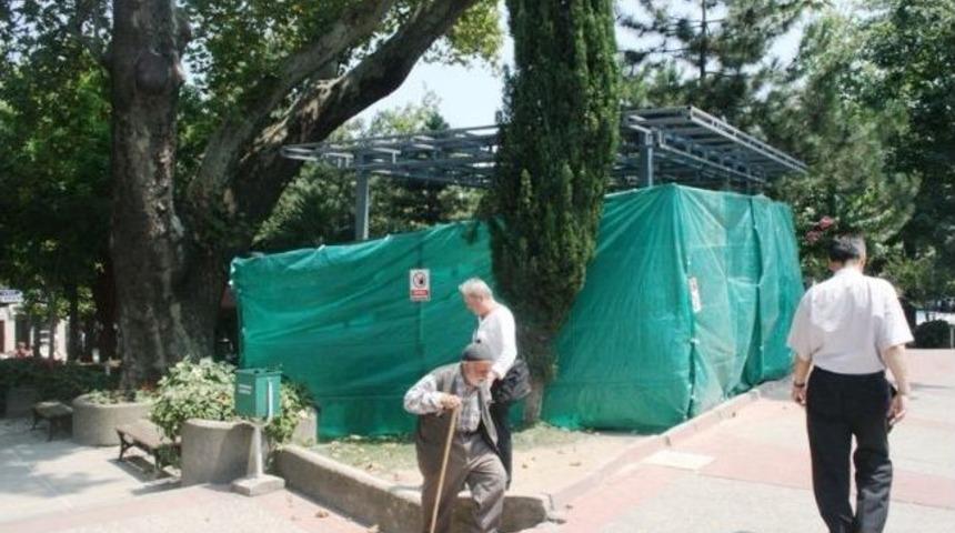 Ulucamii&rsquo;nin Yanındaki Turizm Danışma B&uuml;rosuna &Ccedil;evrecilerden Dava