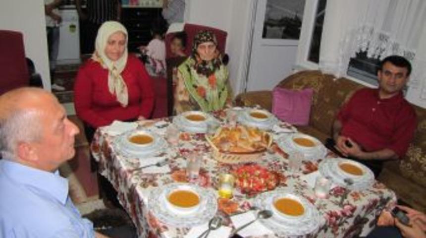 Kaymakam, Ramazan'da Vatandaşa Misafir Oluyor