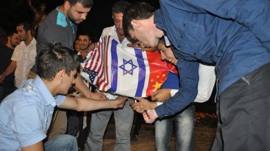 Uygur Katliamına Gen&ccedil;lerden Tepki