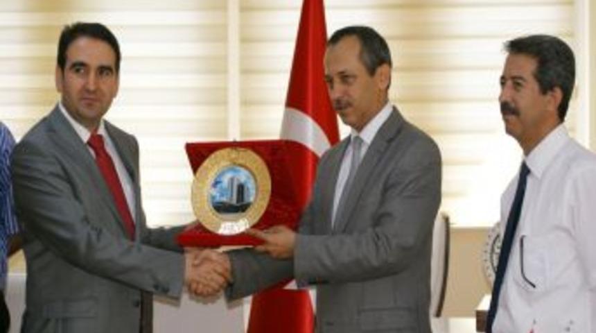 T&Ouml;TM Başhekimi Aslan&rsquo;dan Nal&ccedil;acı&rsquo;ya Plaket