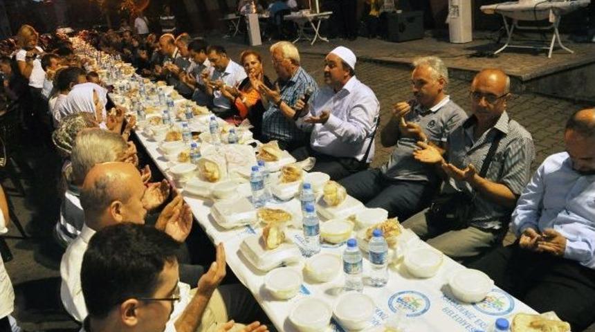 Ereğli Belediyesi&rsquo;nin Mahalle İftarlarına Yoğun İlgi