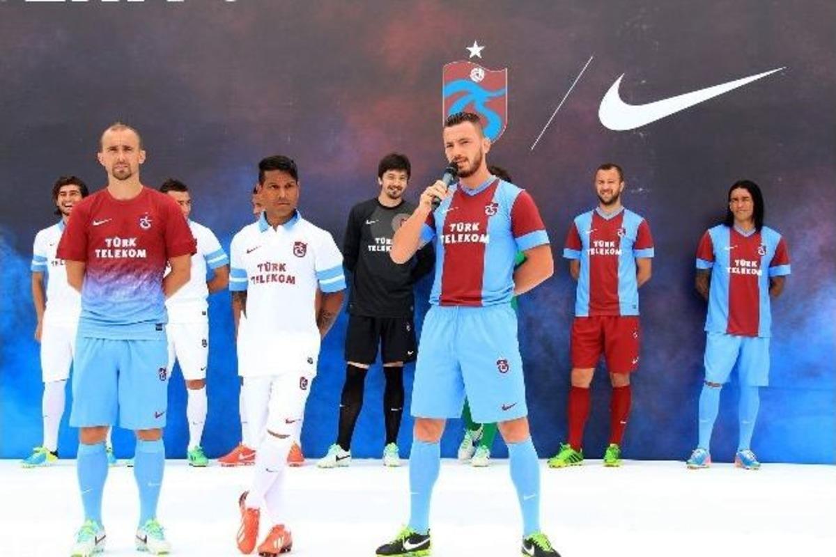 Trabzonspor Yeni Sezon Formalarını Tanıttı