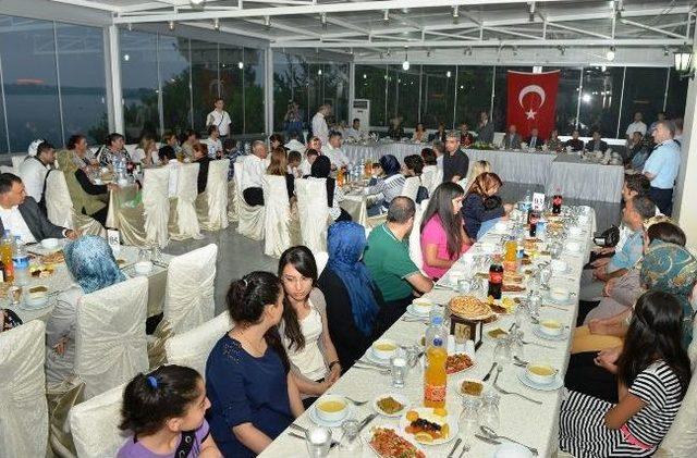 Vali Coş, Şehit Aileleri Ve Gaziler İle İftar Yemeğinde Bir Araya Geldi 2