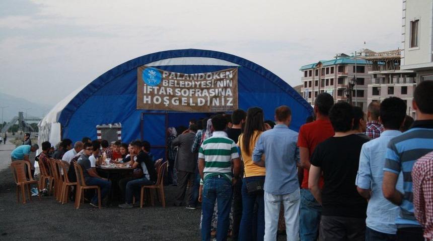 &Ouml;ğrenci Akınına Uğrayan Iftar &Ccedil;adırları Yetersiz Kaldı