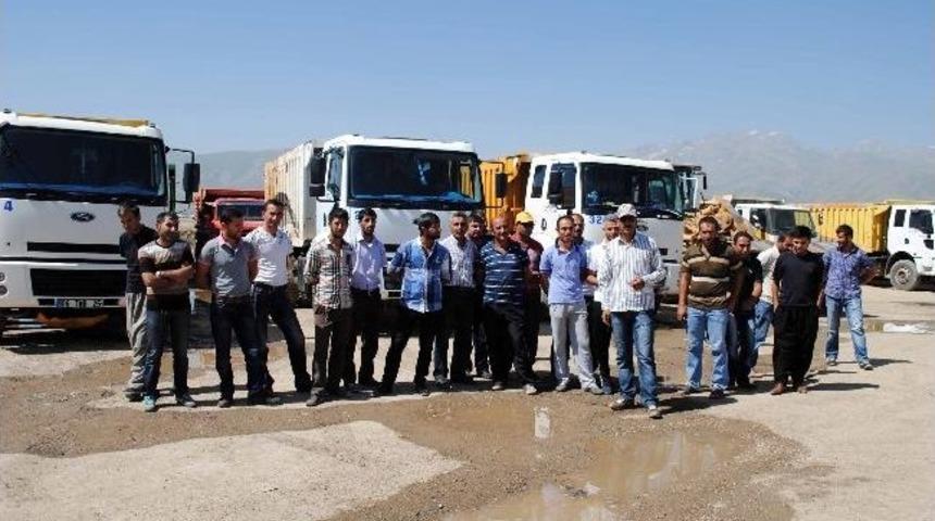 Y&uuml;ksekova Havaalanı İnşaatında İş&ccedil;iler İş Bıraktı