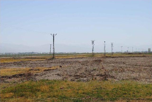 Yüksekova Havaalanı İnşaatında İşçiler İş Bıraktı 1