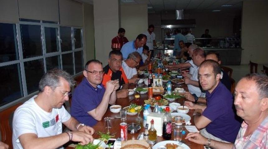 Adanaspor&rsquo;da Y&ouml;netim İle Oyuncular İftarda Buluştu