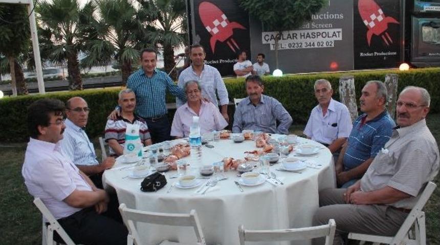 Ak Parti Bayraklı'dan Vefa İftarı