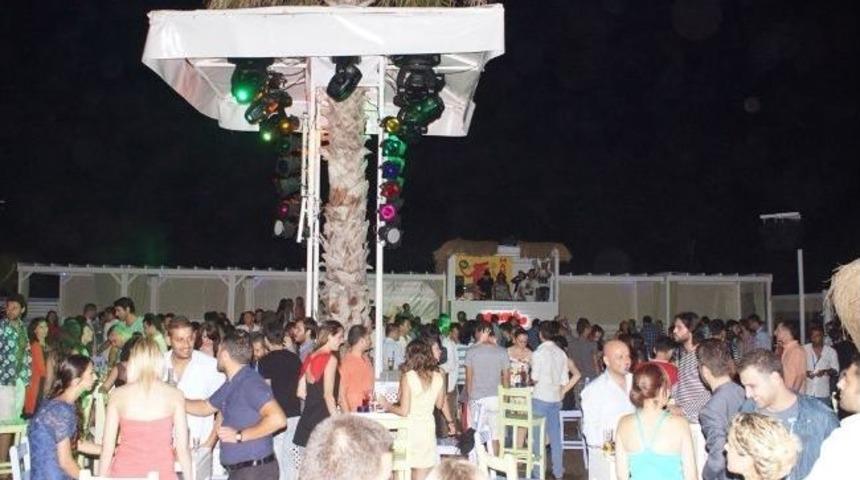 &Uuml;nl&uuml; Dj Suat Ateşdağlı Fo&ccedil;a Mambo Beach Club&rsquo;ta