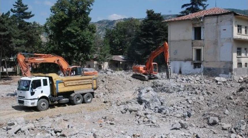Eski Tokat Devlet Hastanesi'nde Yıkım &Ccedil;alışması