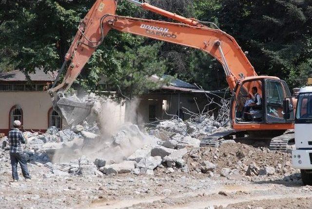 Eski Tokat Devlet Hastanesi'nde Yıkım Çalışması