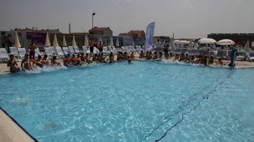 Odunpazarı Belediyesi&rsquo;nden &Uuml;cretsiz Y&uuml;zme Eğitimi