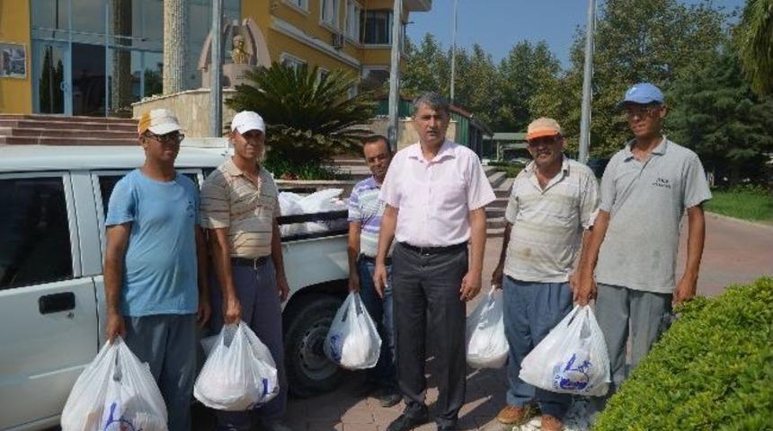 Ilıca Belediyesi&rsquo;nden Bin Aileye Ramazan Paketi