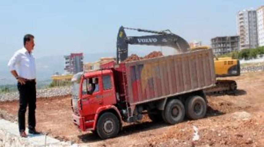 Toroslar'a Yeni Kapalı Semt Pazarı