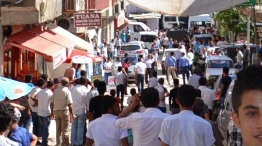 Silvan'da &Ccedil;ıkan Kavgayı Polis Havaya Ateş A&ccedil;arak &Ouml;nledi