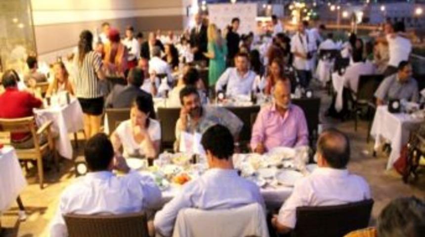 İzmir&rsquo;de Optimum Outlet İftar Yemeği Verdi