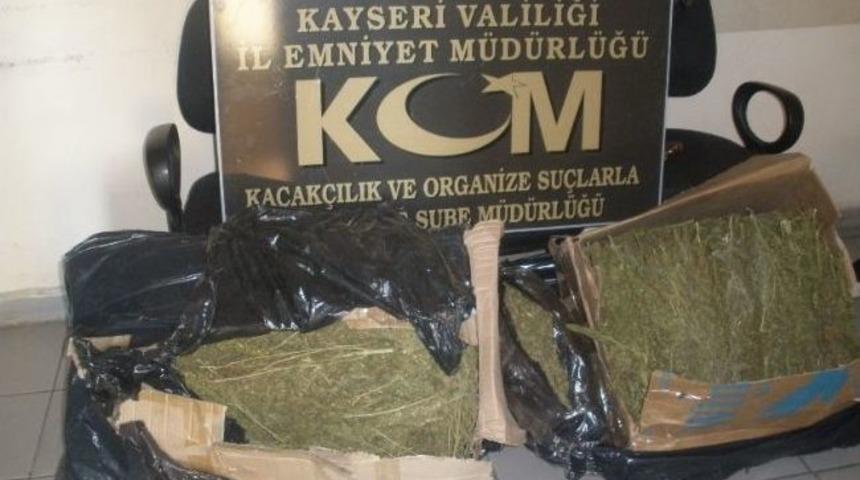 26 Kilo Esrarla Polisten Ka&ccedil;amadı