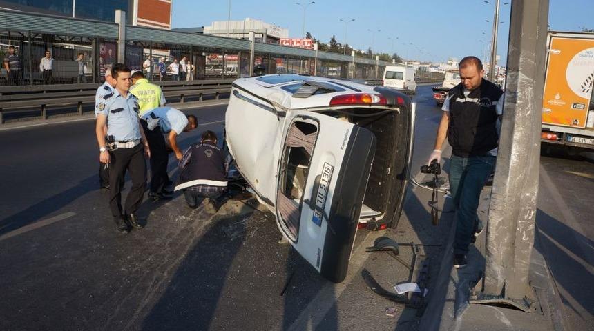 Ehliyetsiz S&uuml;r&uuml;c&uuml; Kaza Yaptı: 1 &Ouml;l&uuml;, 5 Yaralı