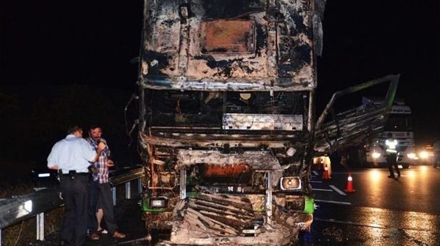 Tosya D-100 Karayolunda Tır Yandı