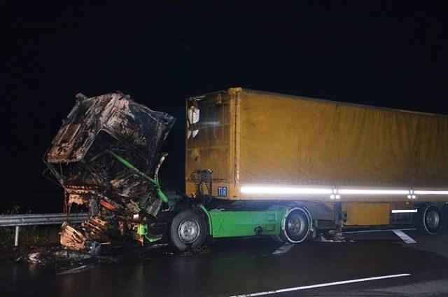 Tosya D-100 Karayolunda Tır Yandı 1