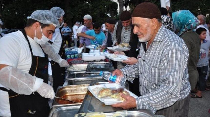 Manisa'da Halk Ve Devlet Aynı Sofrada