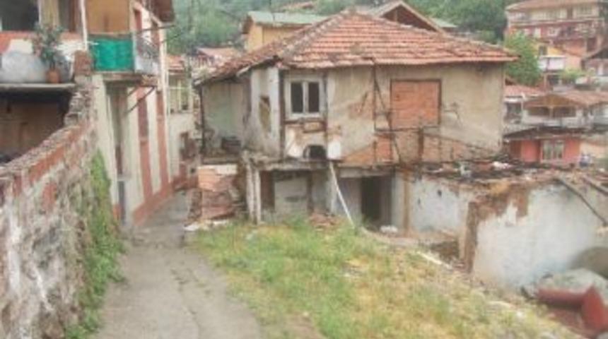 İzmit'te G&ouml;r&uuml;nt&uuml; Kirliliğine Taviz Yok