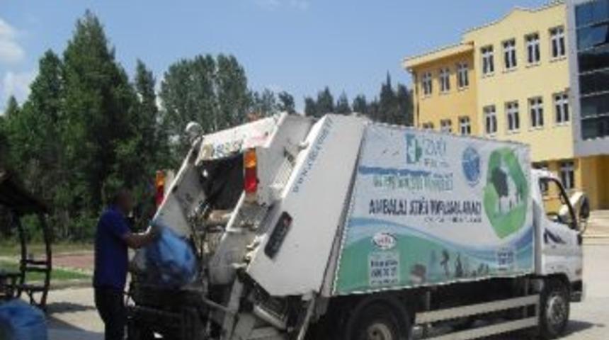 Geri D&ouml;n&uuml;ş&uuml;m İ&ccedil;in 50 Ton Kitap Toplandı